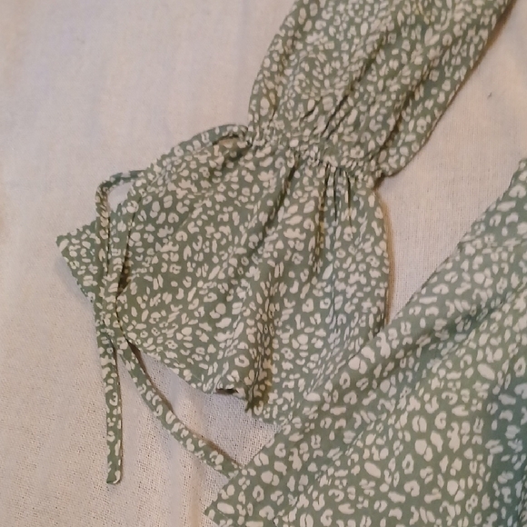 Princess Polly Sage Floral Blouse - Picture 5 of 14